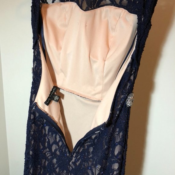 Size 3 City Triangles Glitter Lace Gown with Slit - Picture 9 of 10